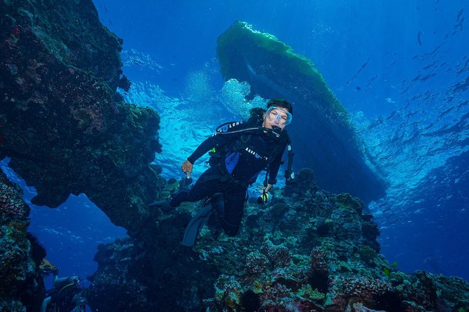 2 Tank Lanai Cathedral Scuba Dive Via Boat for Certified Divers - First site: briefing, gear, and the first descent