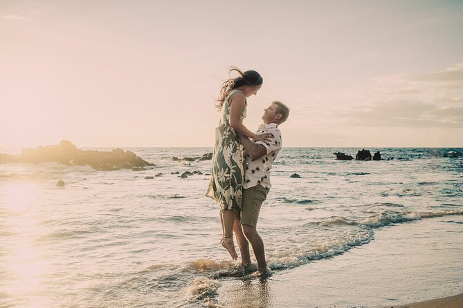 A Romantic Photoshoot for 2 in Maui - The beach setting and timing