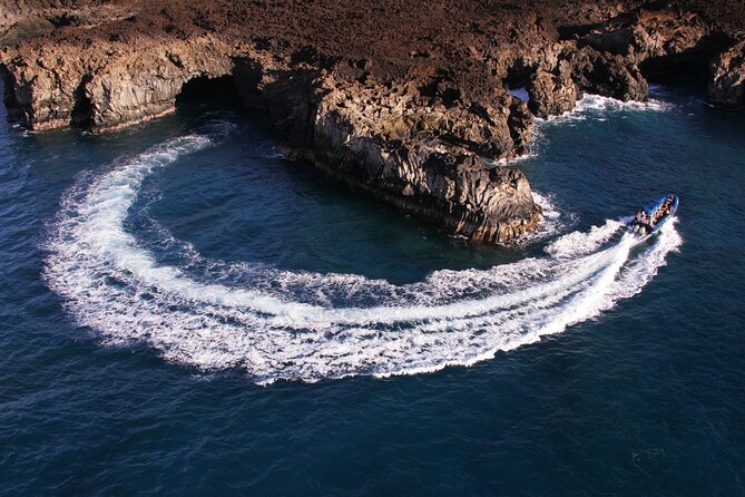 All-Inclusive 5.5 hr La Perouse Bay & Molokini Sea Cave Boat Tour - Snorkeling Molokini from several angles