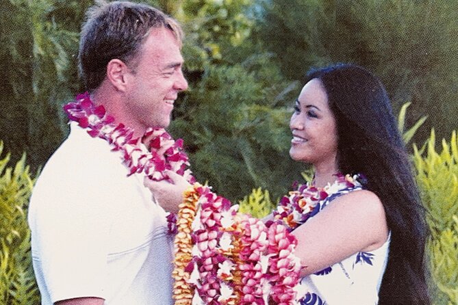 Deluxe Orchid Lei Greeting (Maui, Kahului Airport, OGG) - What the service includes, and what it does not