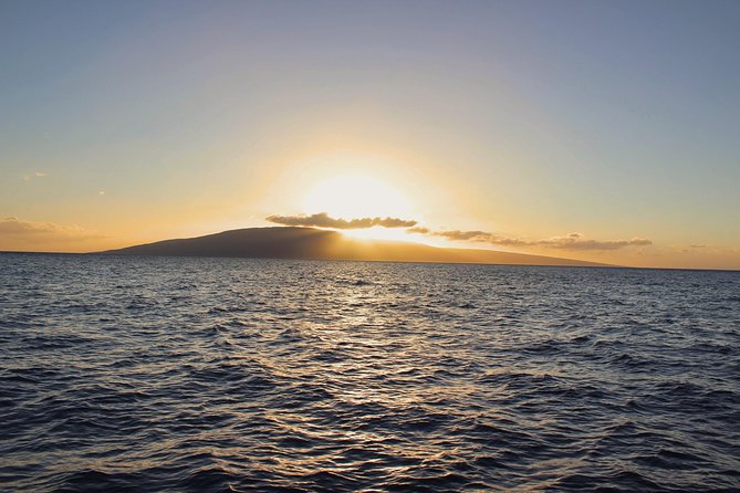 From Ma'alaea Harbor: Sunset Dinner Cruise Aboard the Quicksilver - The route is short, but the sunset does the heavy lifting
