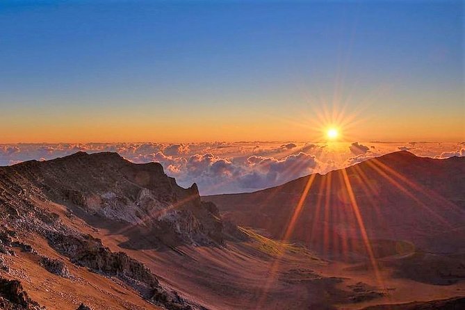 Haleakala Classic Vehicle Sunrise Tour with Breakfast - Haleakala sunrise begins long before dawn