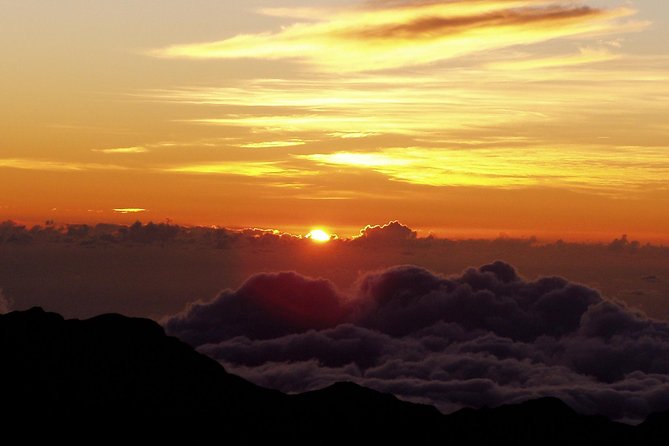 Haleakala Sunrise Tour with Breakfast and West Side Pickup - Reaching Haleakala before first light