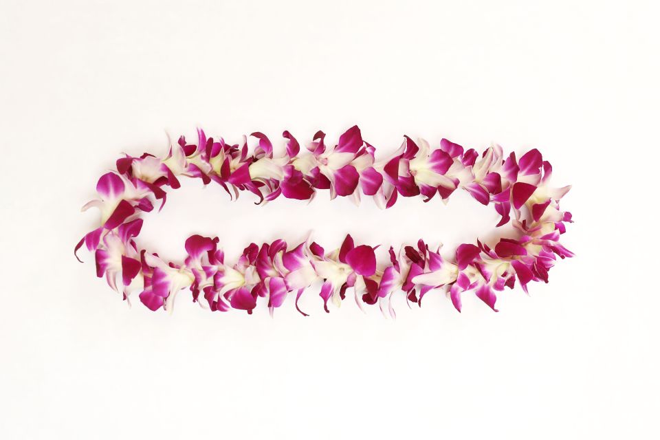 Kahului Airport: Maui Flower Lei Greeting Upon Arrival - A warm service, with a few limits