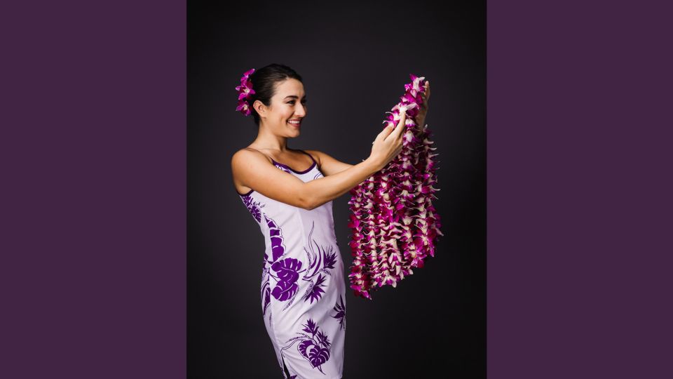 Kahului Airport: Maui Flower Lei Greeting Upon Arrival - What happens in the 10-minute greeting