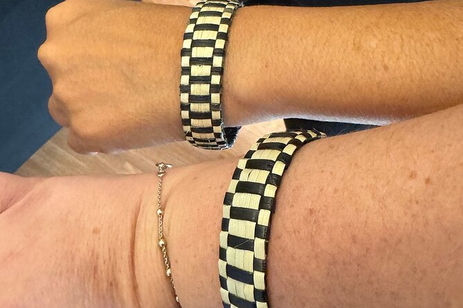 Lauhala Bracelet Craft Class on Maui - Making your bracelet during the 1:00 pm class