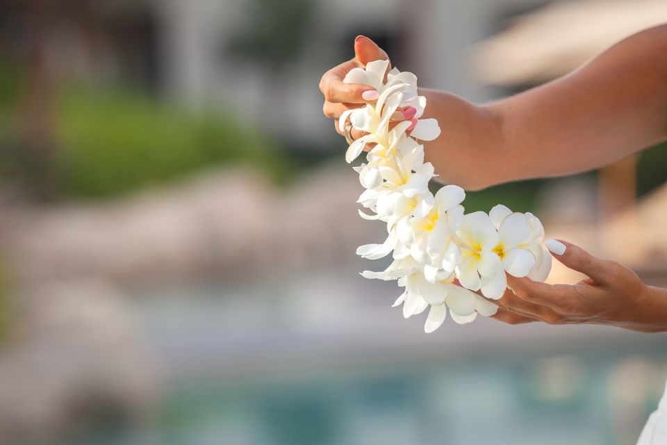 Maui Airport Custom Lei Greeting - Choose Your Lei - Making the surprise work