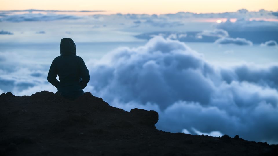 Maui: Haleakala National Park Sunrise Tour - Waiting at the summit for the first light