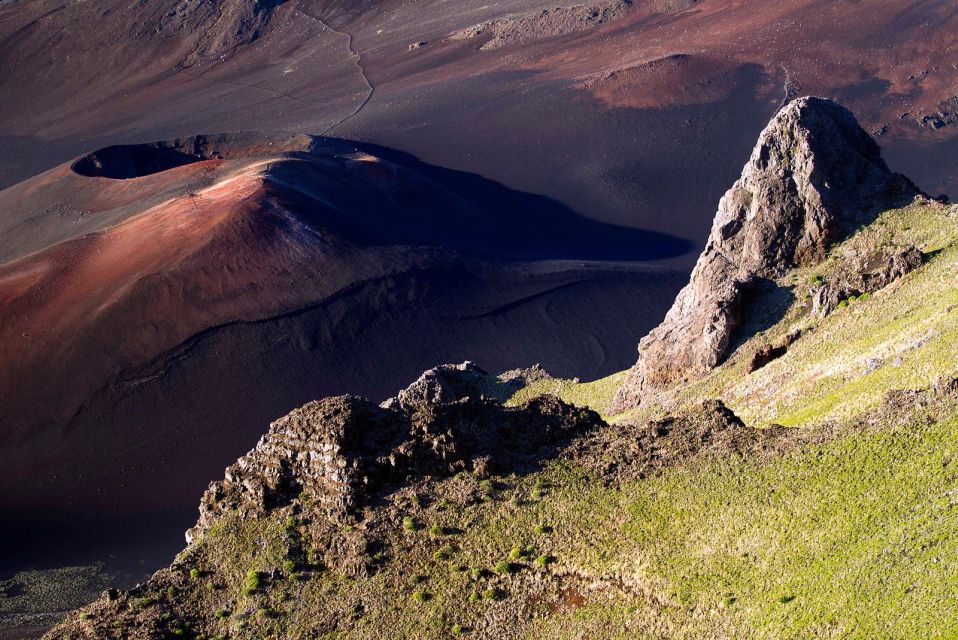 Maui: Haleakala Sunset and Stargazing Tour with Dinner - Transport and group size affect the experience