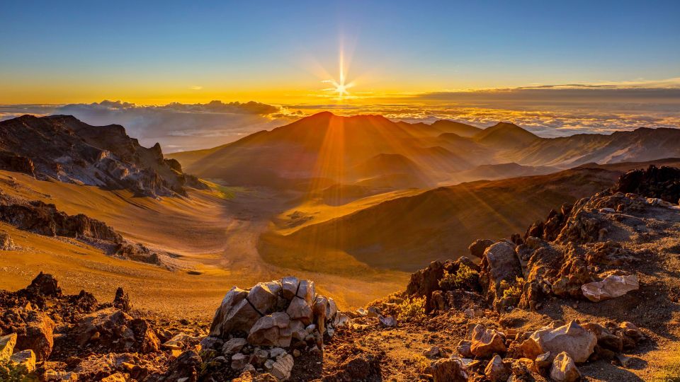 Maui: Haleakala Sunset and Stargazing Tour with Dinner - The summit sunset is the main event