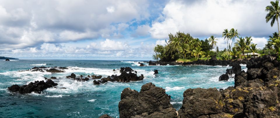 Maui: Heavenly Hana Full-Day Excursion from Kahului - Passing through Hana Town