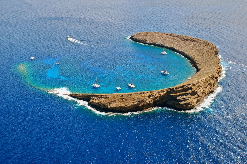 Maui: Molokini Snorkel and Performance Sail with Lunch - Lunch, drinks, and the useful comforts on board