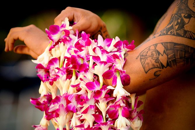 Maui Nui Luau at the Sheraton Maui Resort & Spa - The buffet, imu pig, and open bar