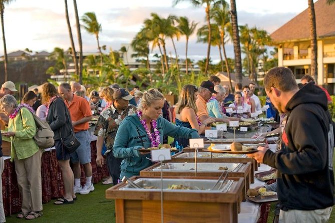 Maui Nui Luau at the Sheraton Maui Resort & Spa - The fire show and the outdoor atmosphere