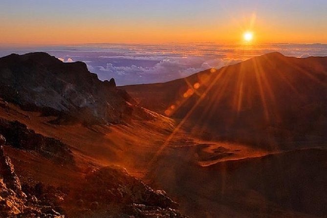 Maui-PRIVATE-Air Tour: Volcano Lava & Jungle Waterfalls (2-5 Max) - Haleakala’s lava flows, craters, and cinder cones