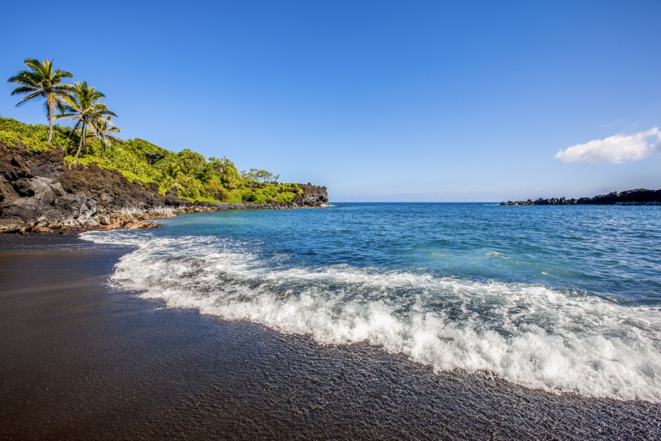 Maui: Small-Group Road to Hāna Sightseeing Tour - Waiʻānapanapa and Maui’s black sand coast