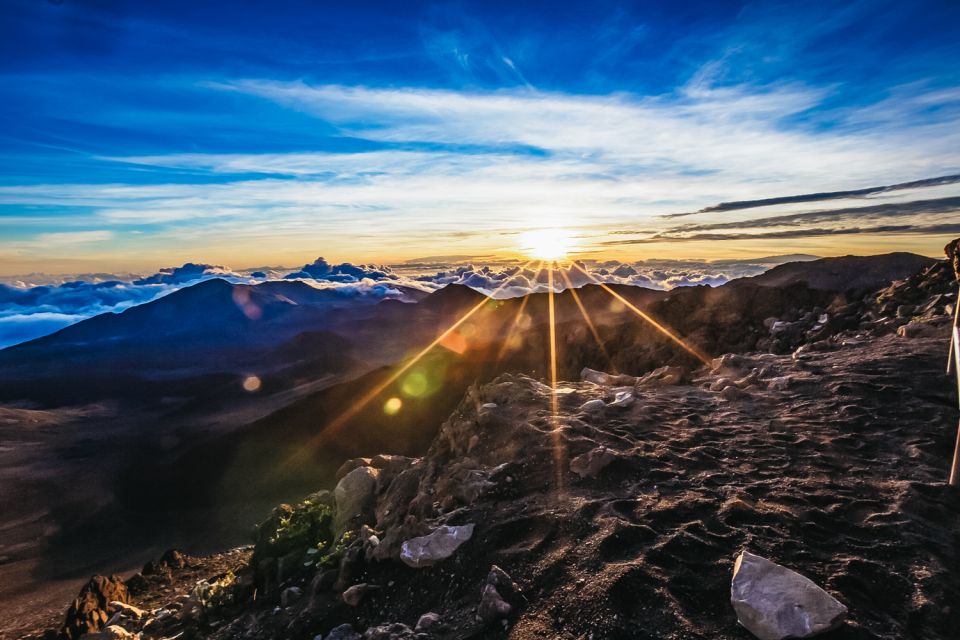 Maui: Sunrise & Breakfast Tour to Haleakala National Park - At the summit, warmth matters more than style