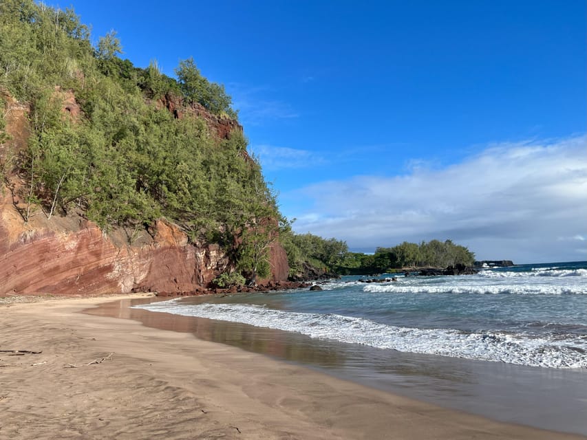 Road to Hana: Professional Guide, Food, Swimming, Waterfalls - Why letting someone else drive changes the Road to Hana