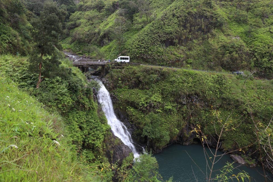 Road to Hana: Professional Guide, Food, Swimming, Waterfalls - What the $279 price really includes