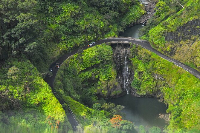 Road to Hana Rainforest, Black Sand Beach, Waterfalls & Lunch - Three Bears, Wailua Falls, and the lava tube