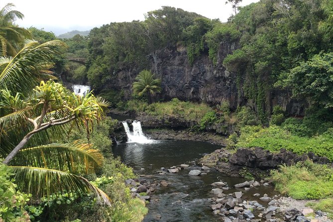 Shaka Guide Maui "Classic" Road to Hana Audio Driving Tour - Gardens and caves near Hana