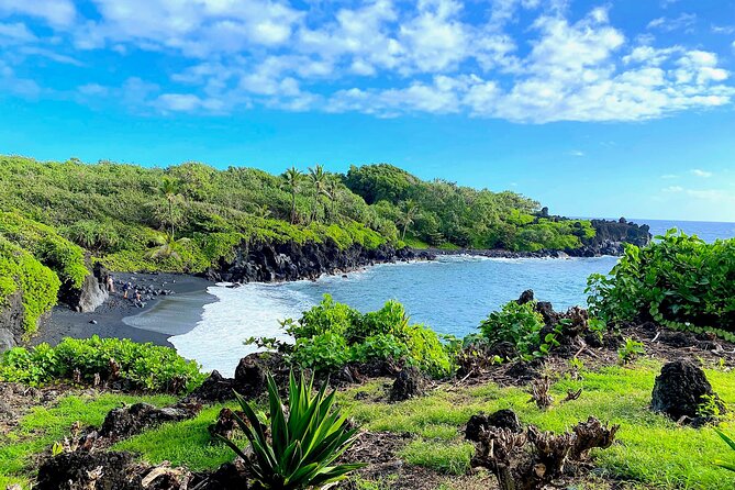 Shore Excursion of Maui - Wai‘anapanapa’s black sand coast