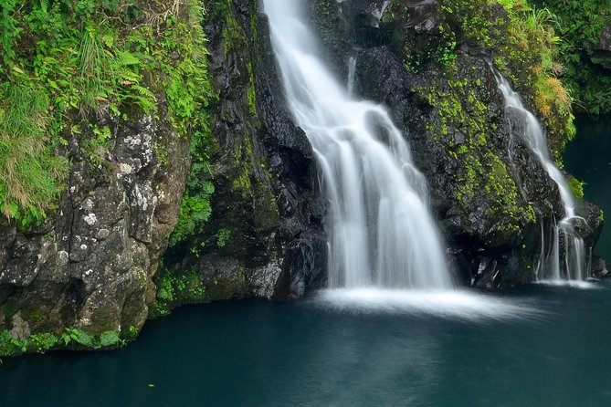 Small-Group Luxury Tour: Road to Hana and Ka'eleku Cavern Day Trip - Wai’anapanapa’s black sand coast