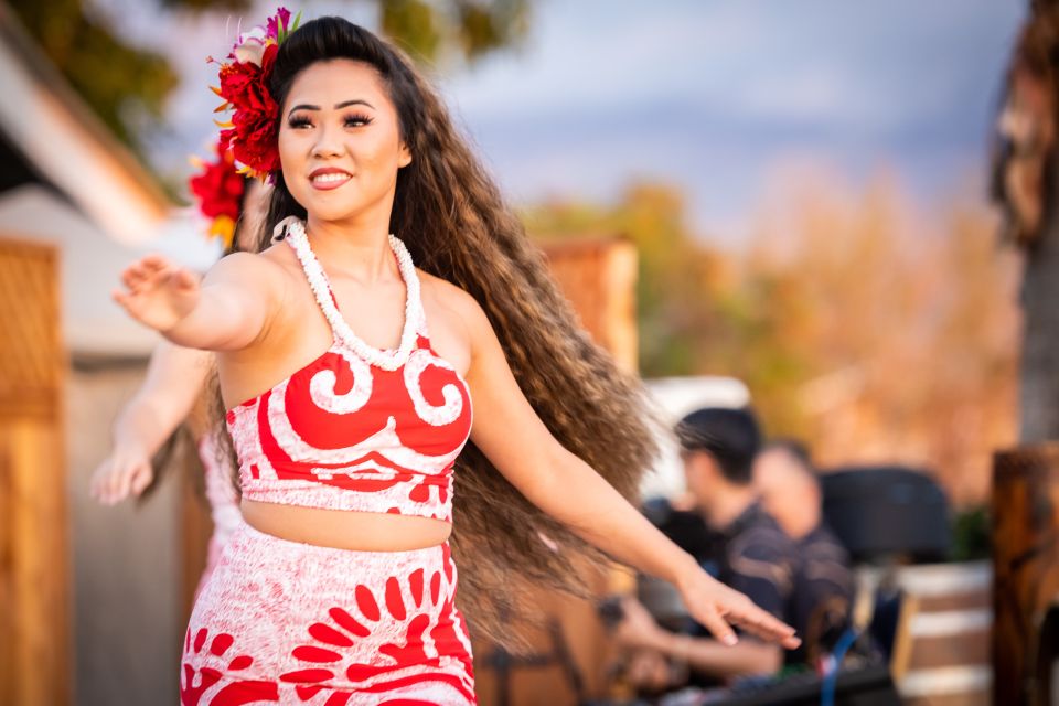 South Maui: Gilligans' Island Luau with Dinner and Drinks - Drinks first, then a broad Hawaiian buffet