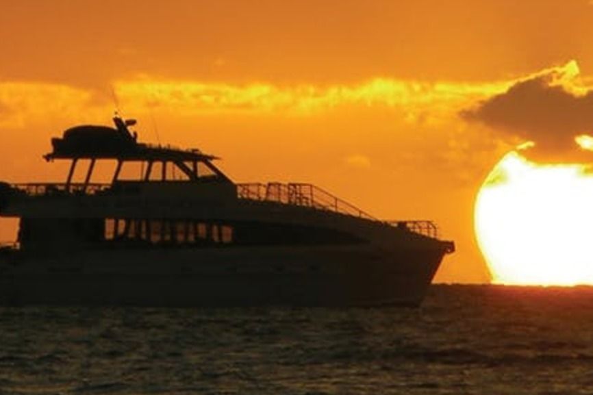 South Maui: Sunset Cruise with 4-Course Dinner and Drinks - Boarding at Maui Harbor Shops