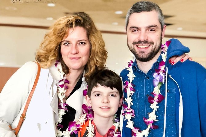 Traditional Airport Lei Greeting on Kahului Maui - What happens during the 15-minute greeting