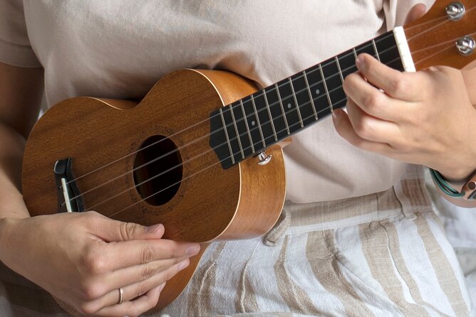 Ukulele Lesson on Maui (Basics) - Tuning the Ukulele Before Playing